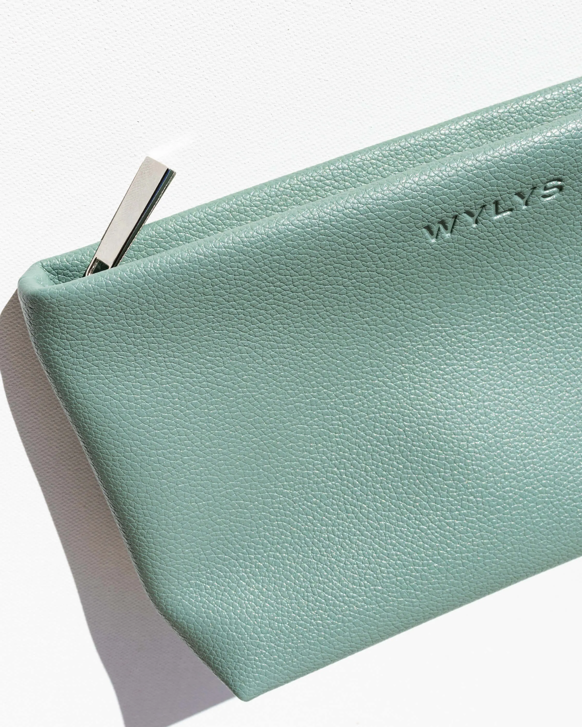 Wylys The Lift   Glow Set & Sage Verte Makeup Bag ($355 Value)