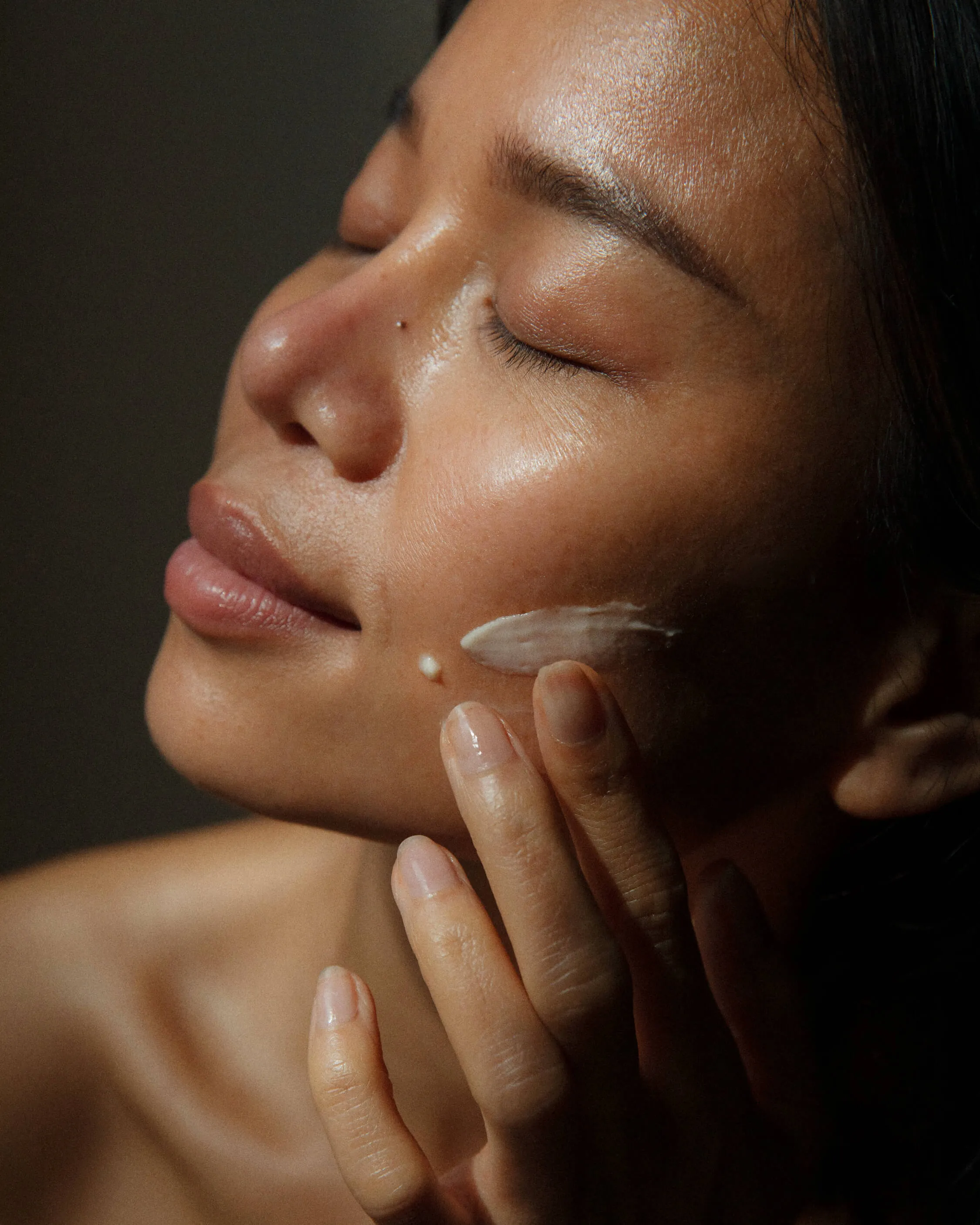 Wylys The Lift   Glow Set & Sage Verte Makeup Bag ($355 Value)